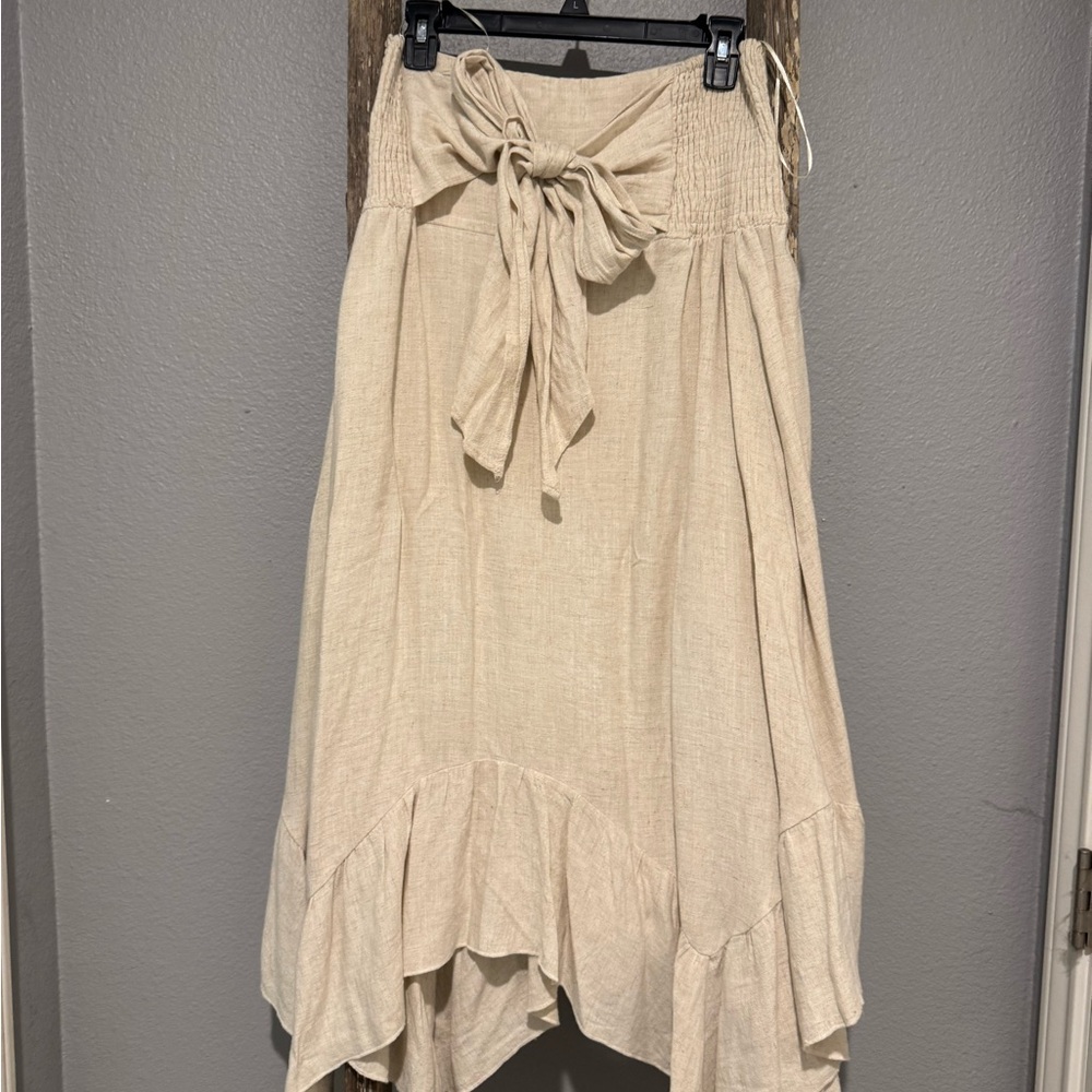 Elegant Cream Skirt with Bow Detail